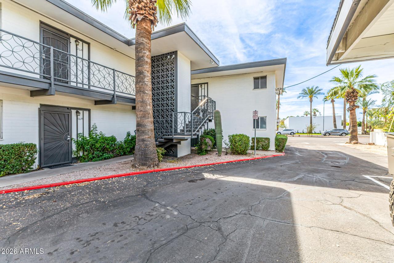 3242 E Camelback Rd. #102, Phoenix, AZ 85018