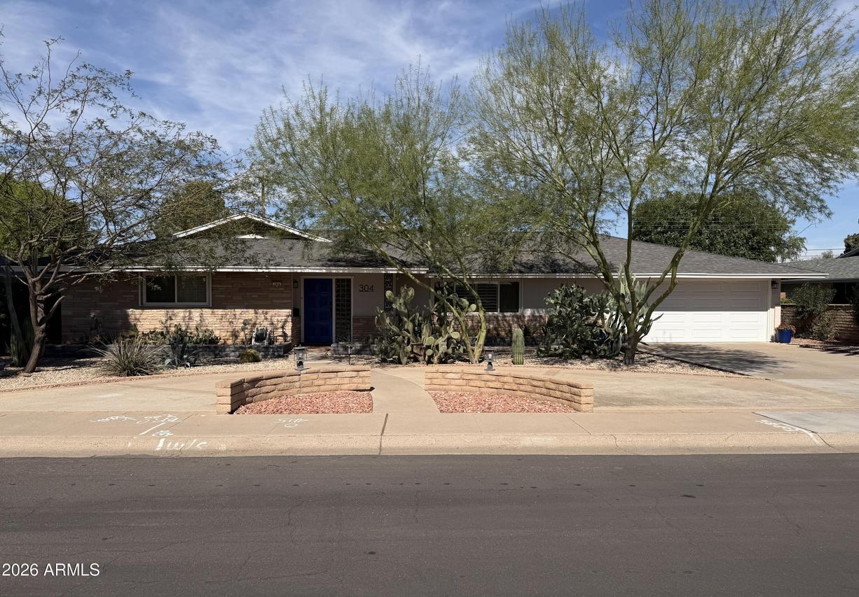 304 E Concorda Dr., Tempe, AZ 85282