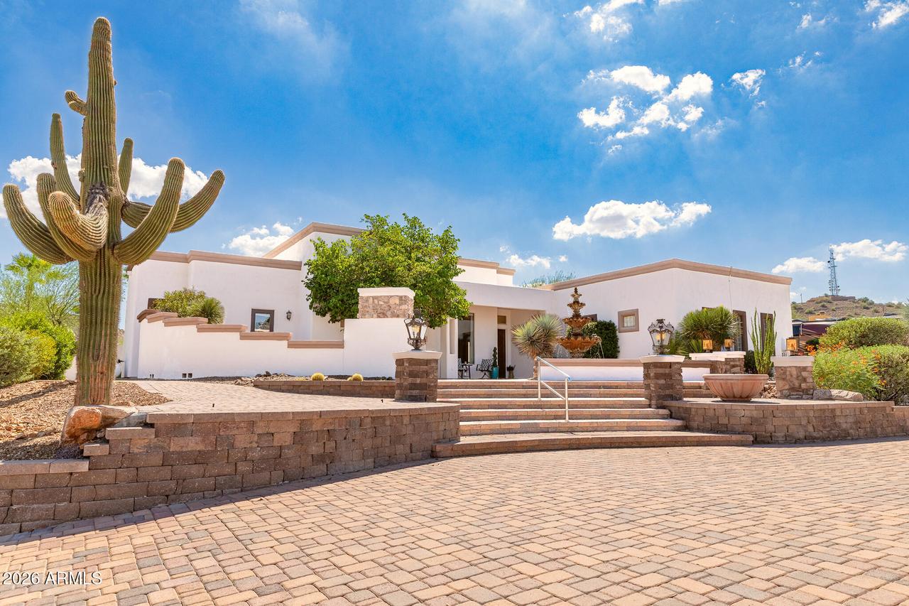 311 W Olesen Rd., Phoenix, AZ 85085