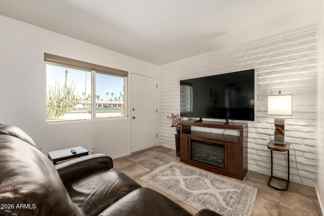 5518 E Lindstrom Ln. #A1, Mesa, AZ 85215