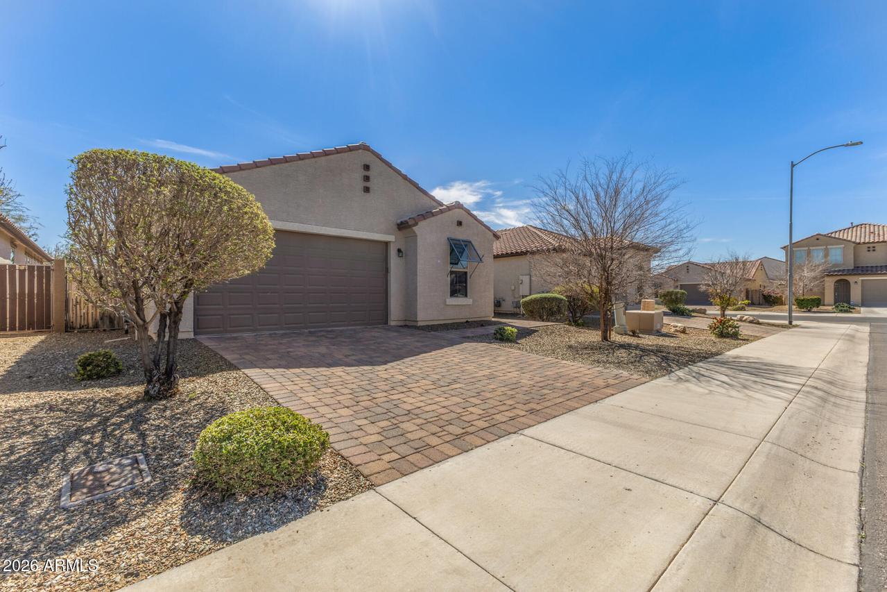 10043 W Robin Ln., Peoria, AZ 85383