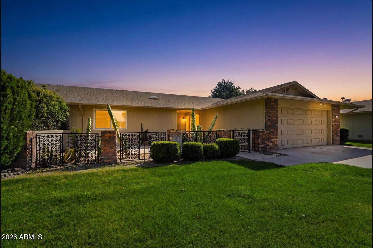 19015 N Signal Butte Cir., Sun City, AZ 85373