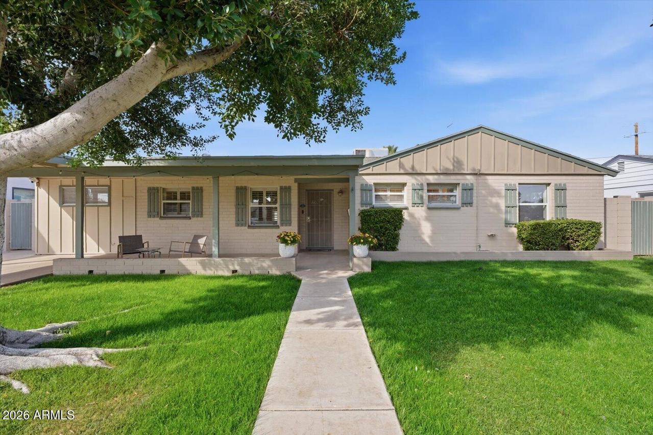 934 E Berridge Ln., Phoenix, AZ 85014