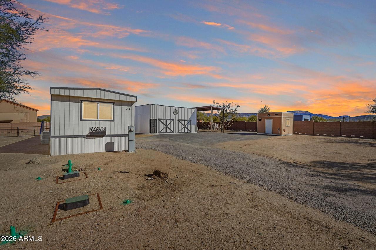 24 W Circle Mountain Rd., New River, AZ 85087