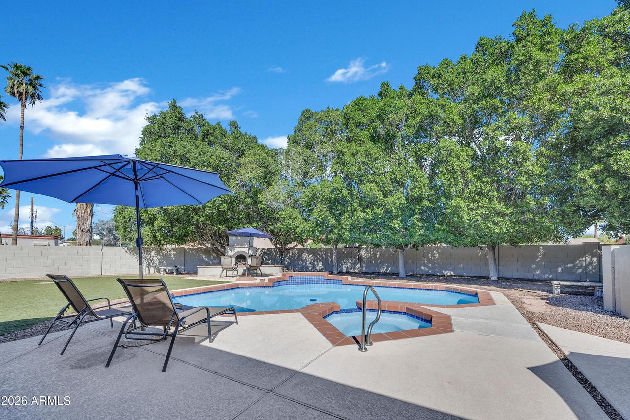 960 W Knowles Cir., Mesa, AZ 85210