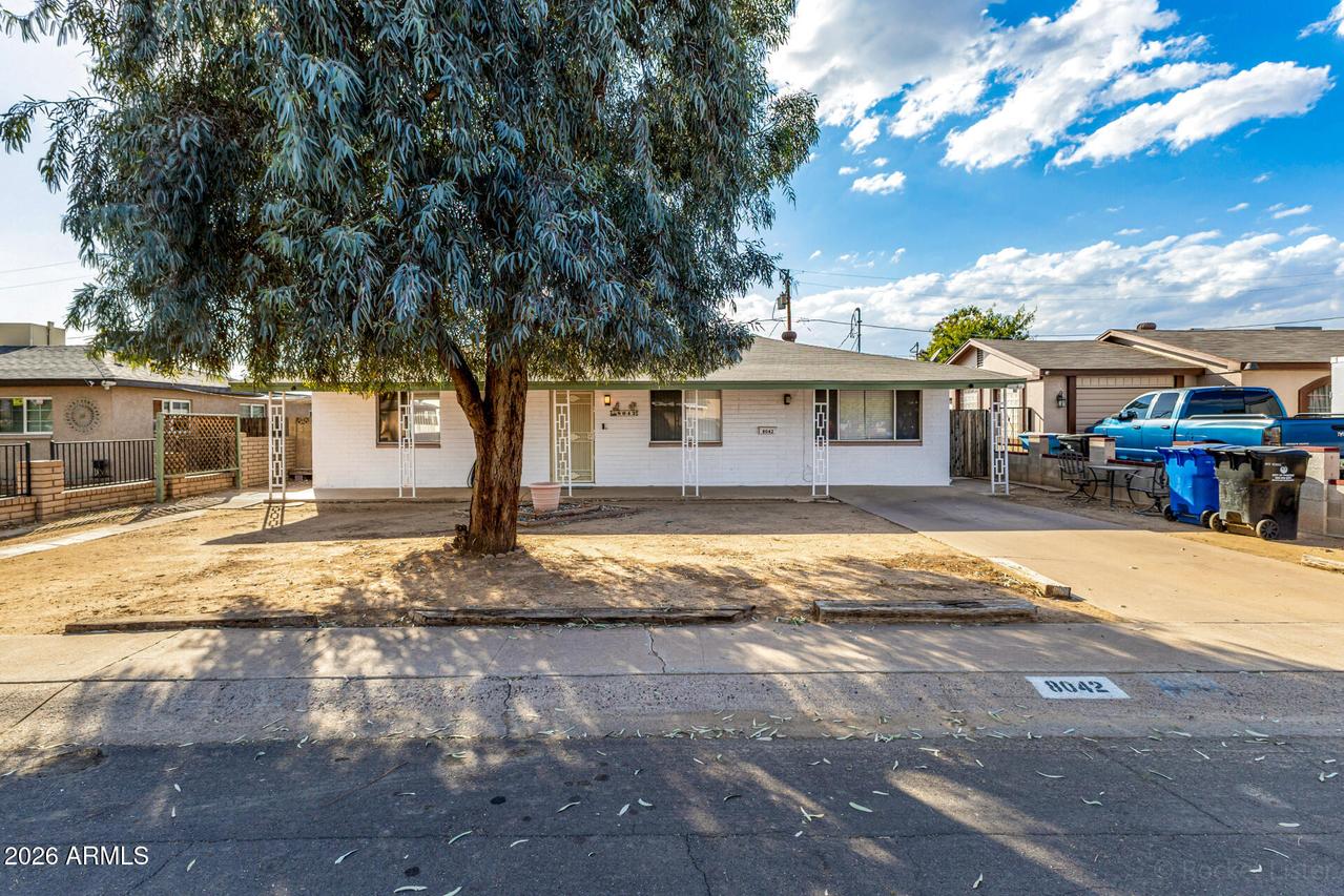 8042 N 28th Ave., Phoenix, AZ 85051