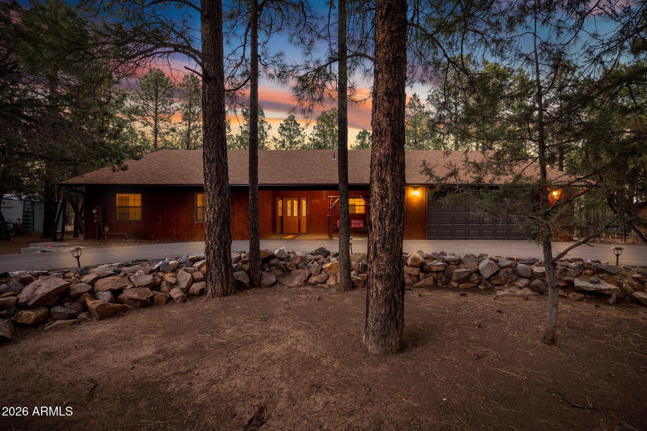 2202 Forest Park Dr., Overgaard, AZ 85933