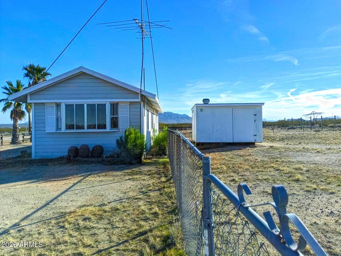 67292 Palm Dr., Salome, AZ 85348