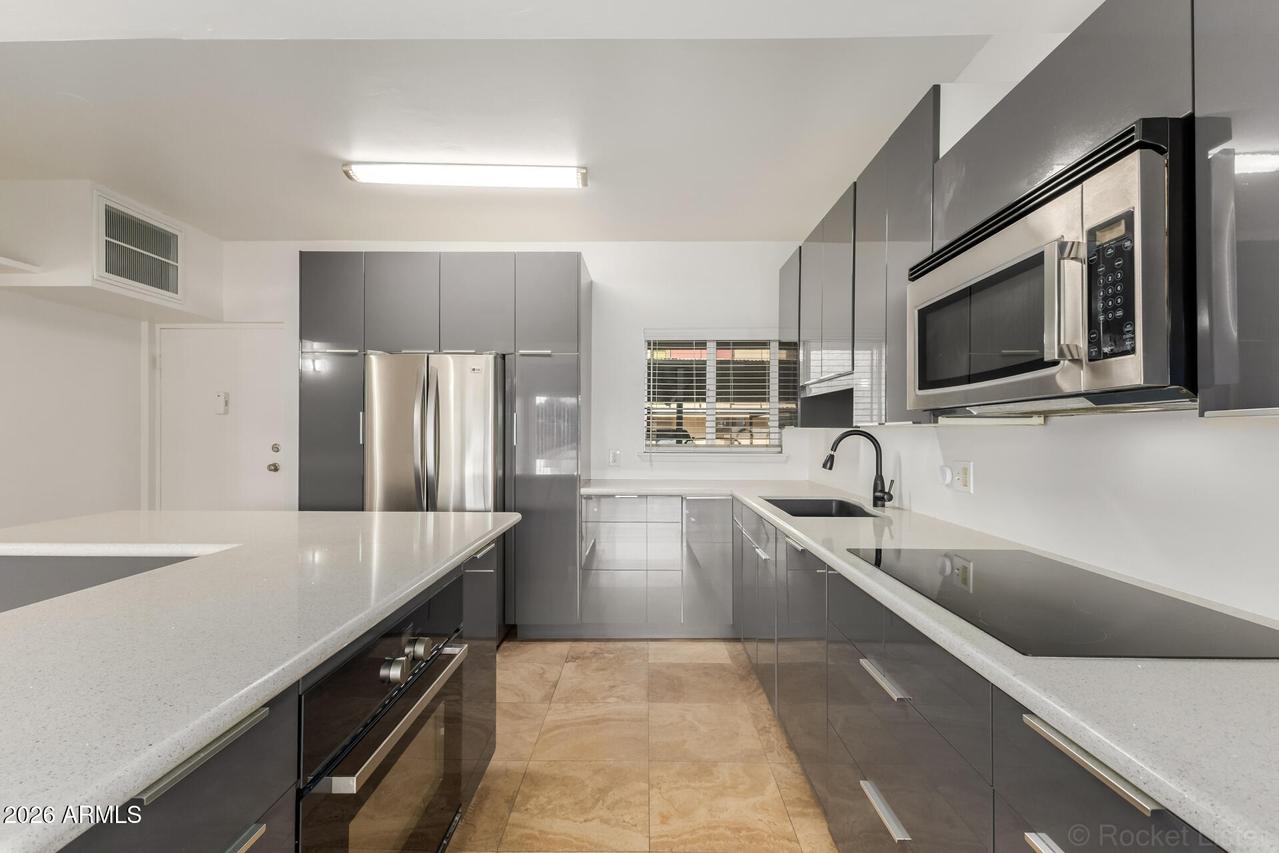 351 E Thomas Rd. #D104, Phoenix, AZ 85012