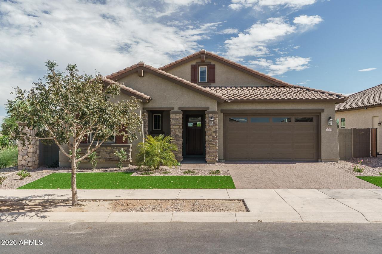 15743 W Mariposa Grande, Surprise, AZ 85387