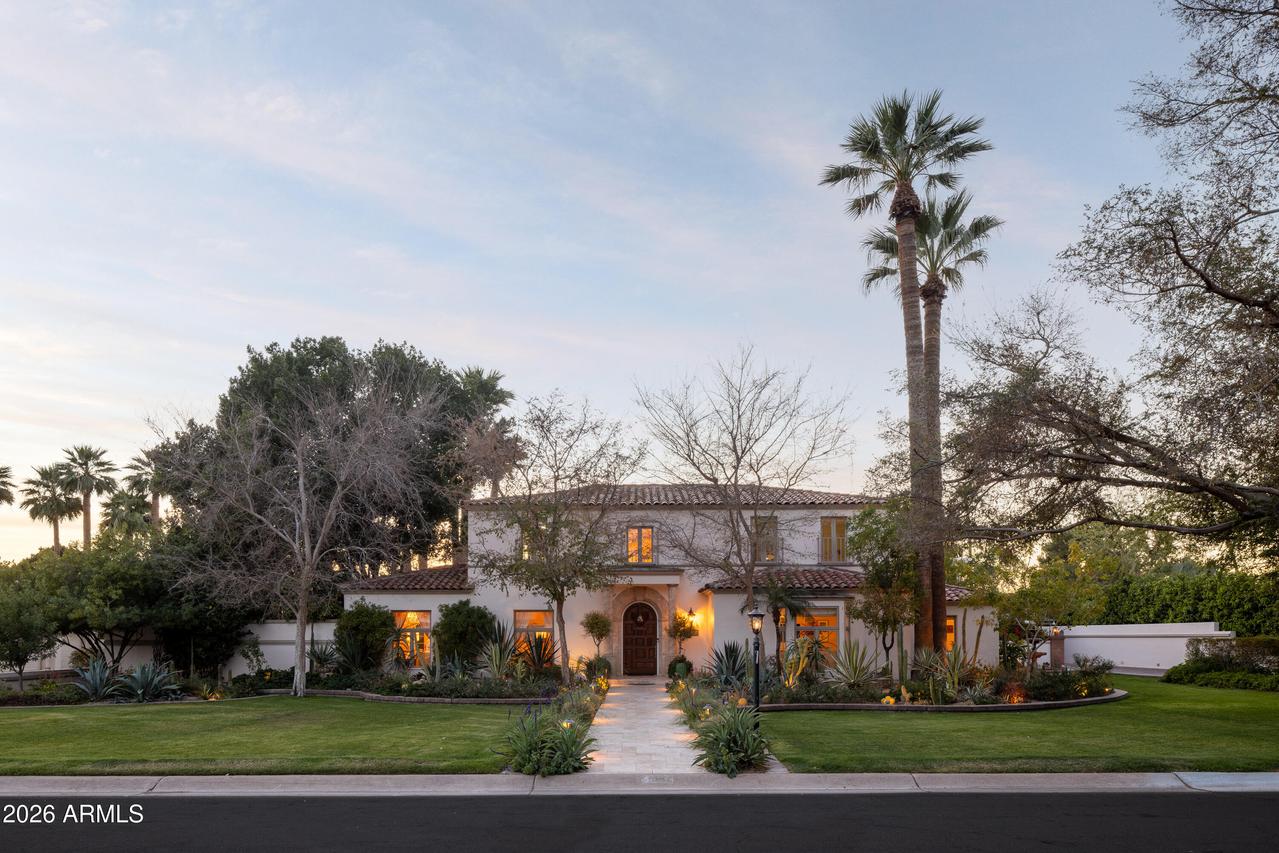 3042 N Manor Dr., Phoenix, AZ 85014