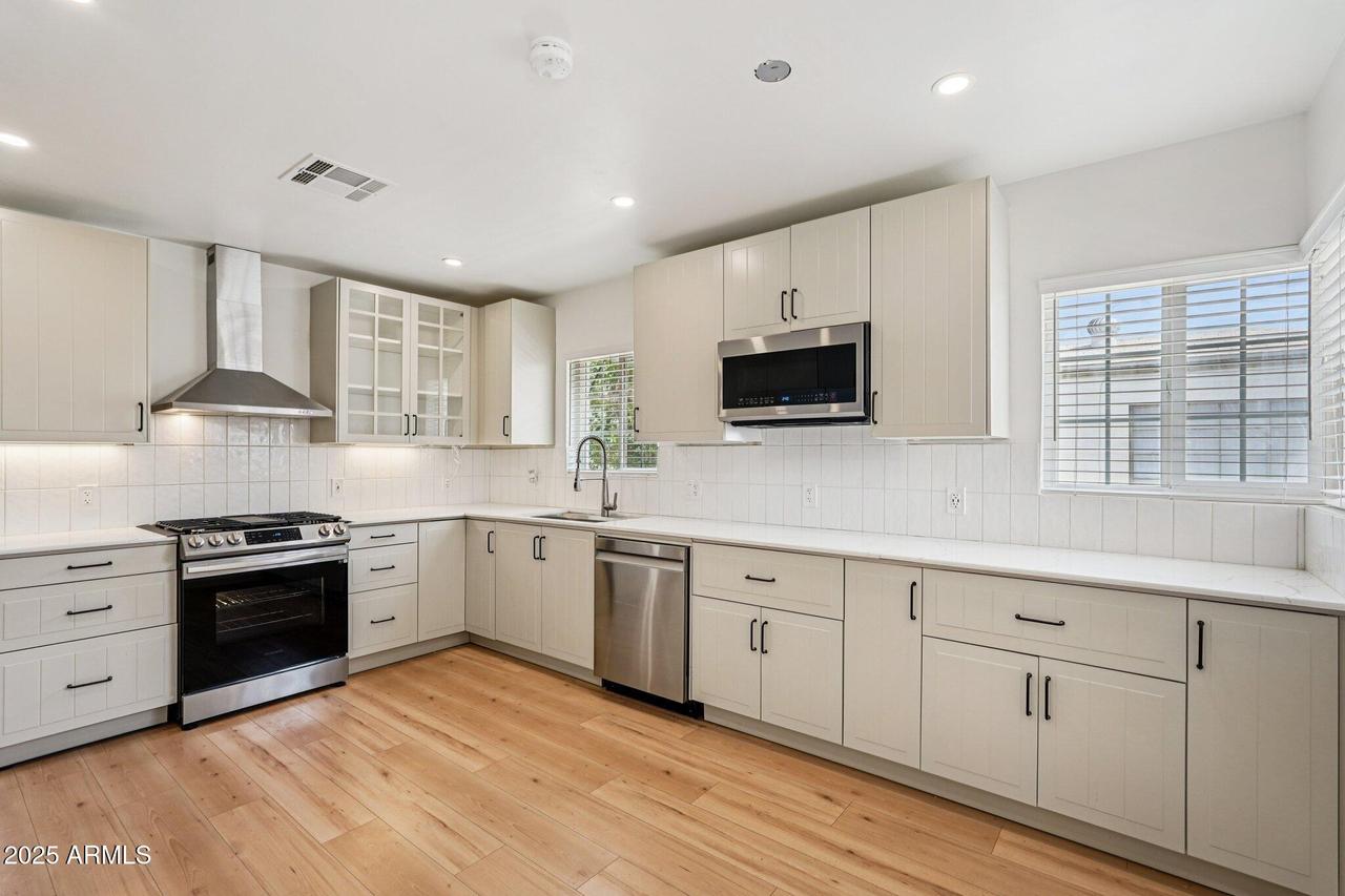 511 E Cheery Lynn Rd., Phoenix, AZ 85012