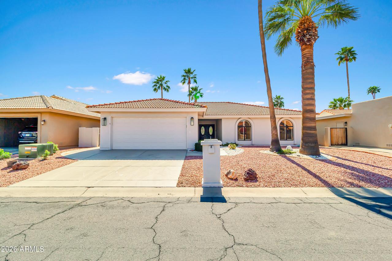 10831 E Sunnydale Dr., Sun Lakes, AZ 85248