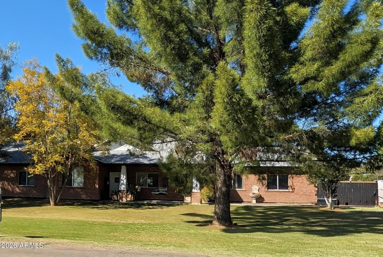 2076 E Willis Rd., Gilbert, AZ 85297