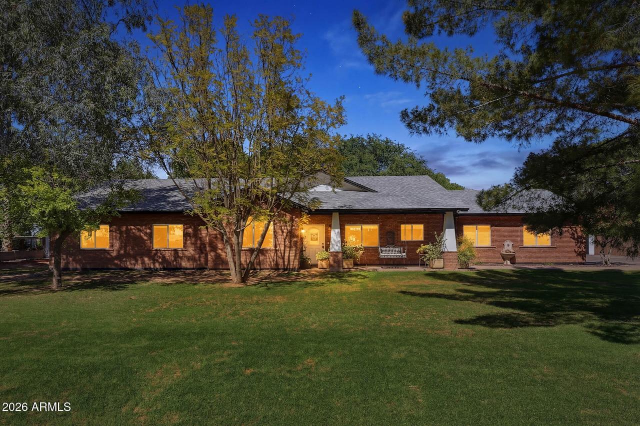 2076 E Willis Rd., Gilbert, AZ 85297