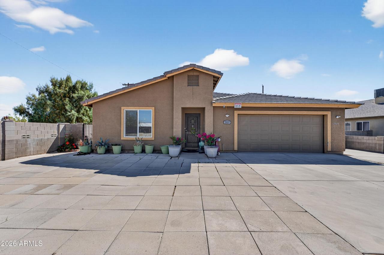 1939 E Encinas Ln., Phoenix, AZ 85040