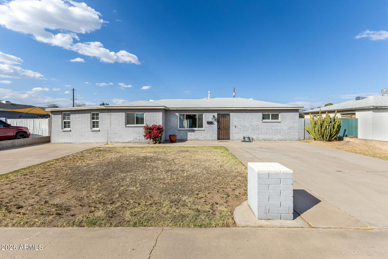 2940 W El Caminito Dr., Phoenix, AZ 85051