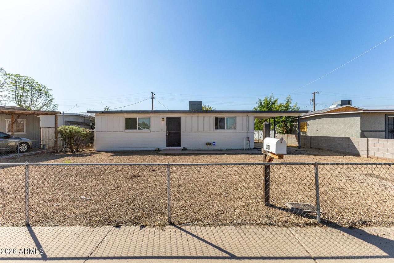 2301 E Lynne Ln., Phoenix, AZ 85042