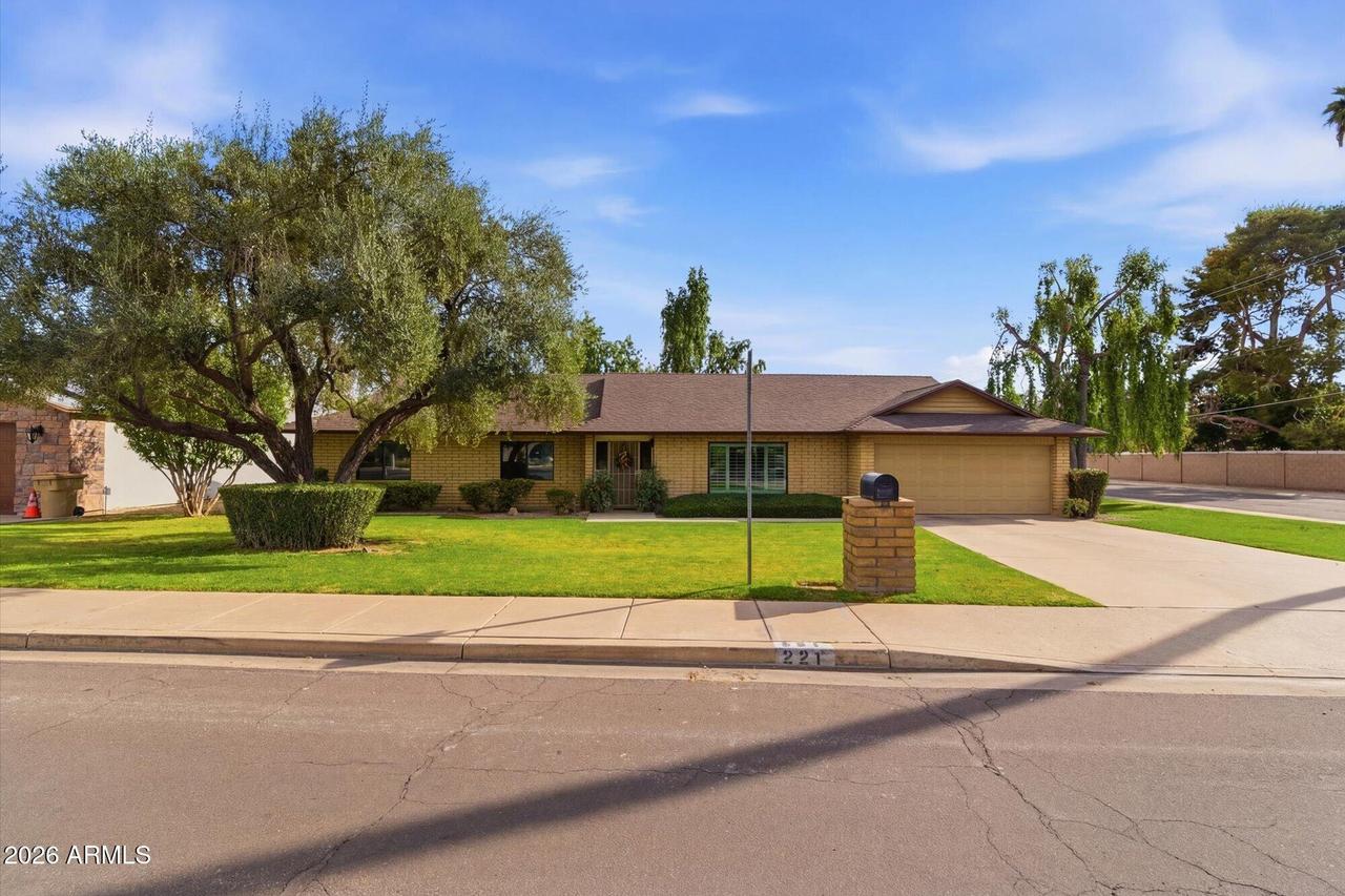 221 W Butler Dr., Phoenix, AZ 85021