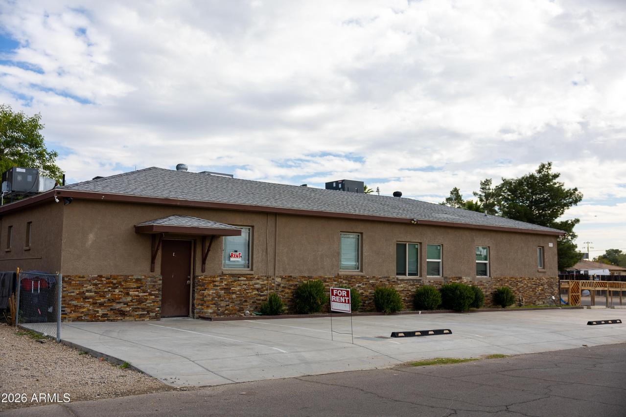 9027 N 11th St., Phoenix, AZ 85020