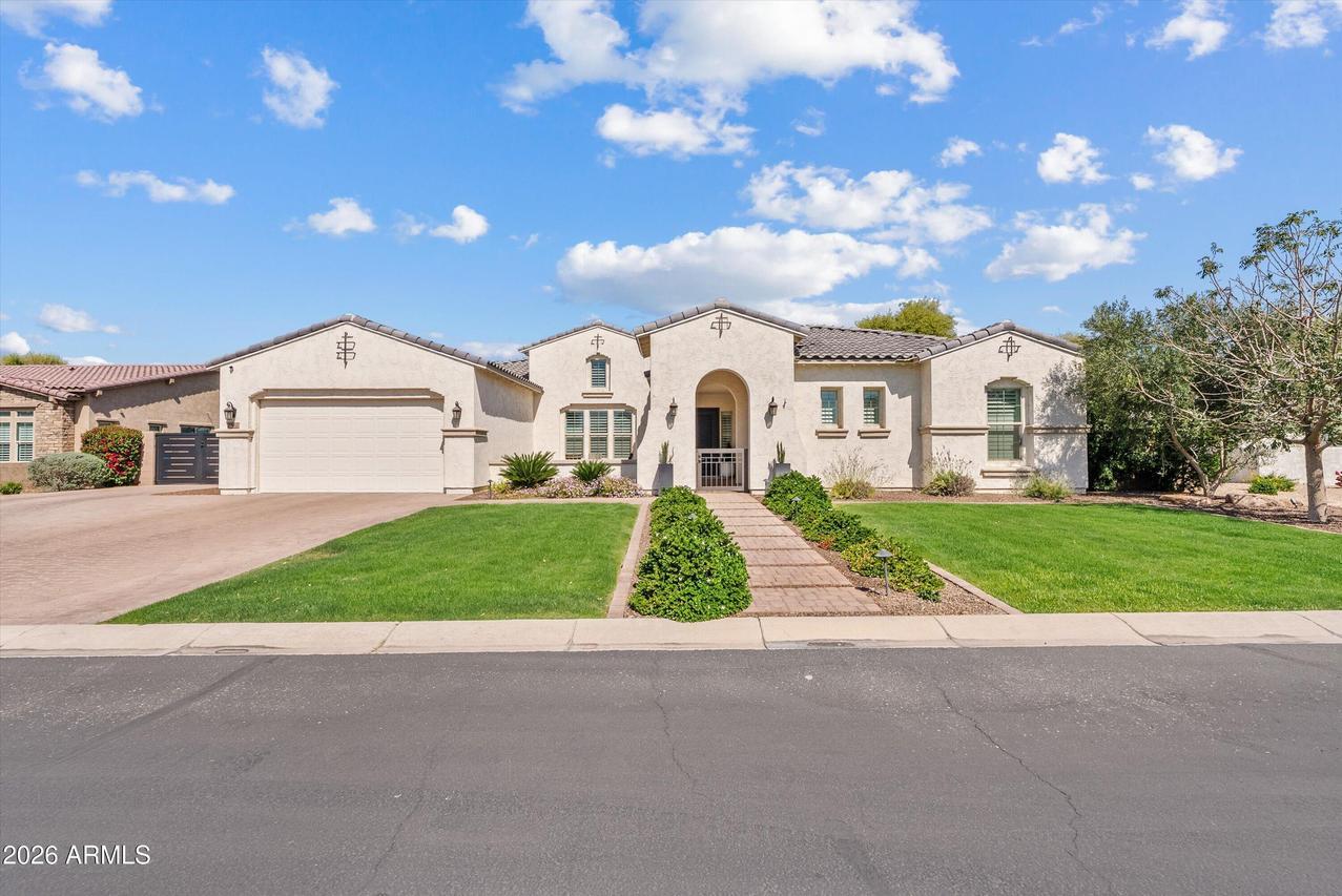 2562 E Clark Dr., Gilbert, AZ 85297