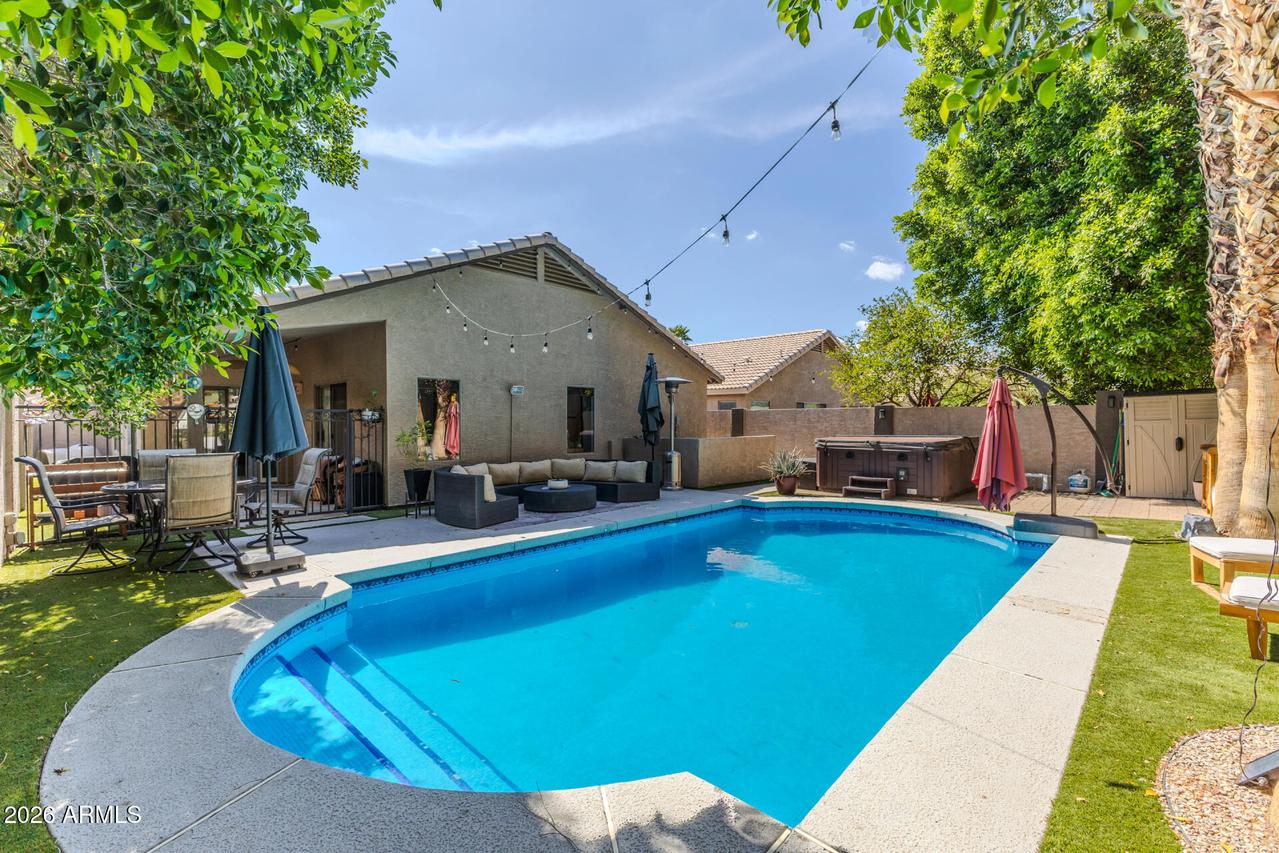 6614 W Desert Hollow Dr., Phoenix, AZ 85083