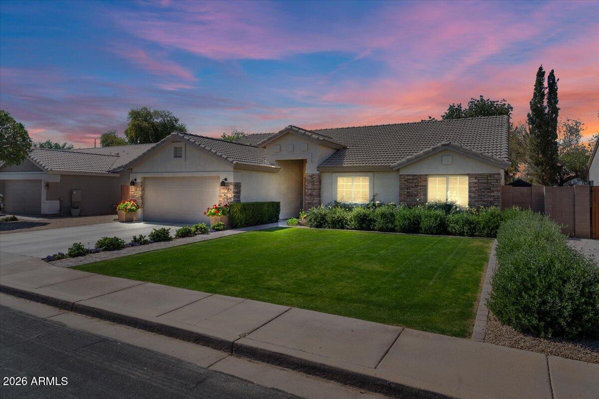 532 N Falcon Dr., Gilbert, AZ 85234