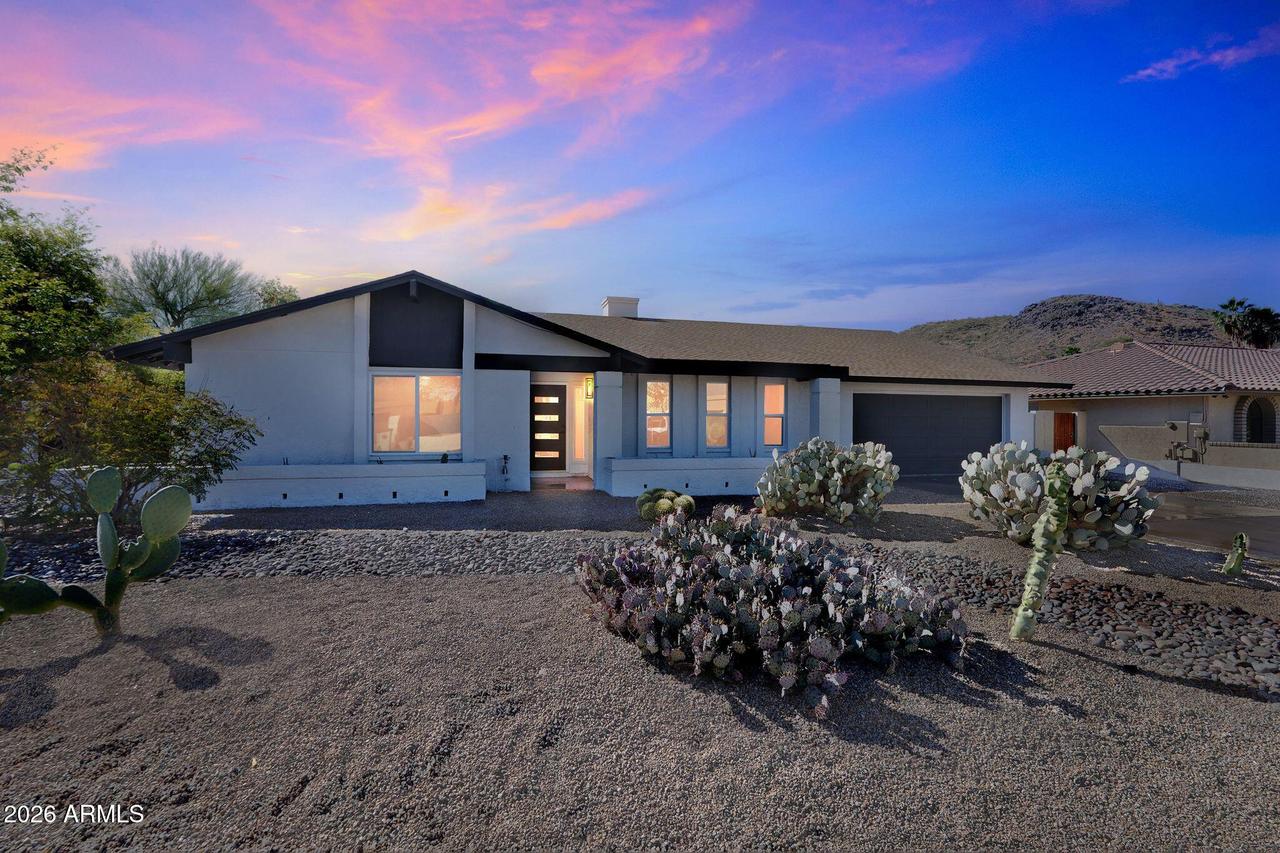 9 E Surrey Ave., Phoenix, AZ 85022