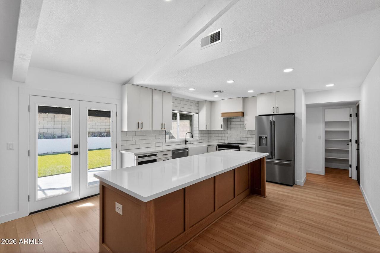 9 E Surrey Ave., Phoenix, AZ 85022