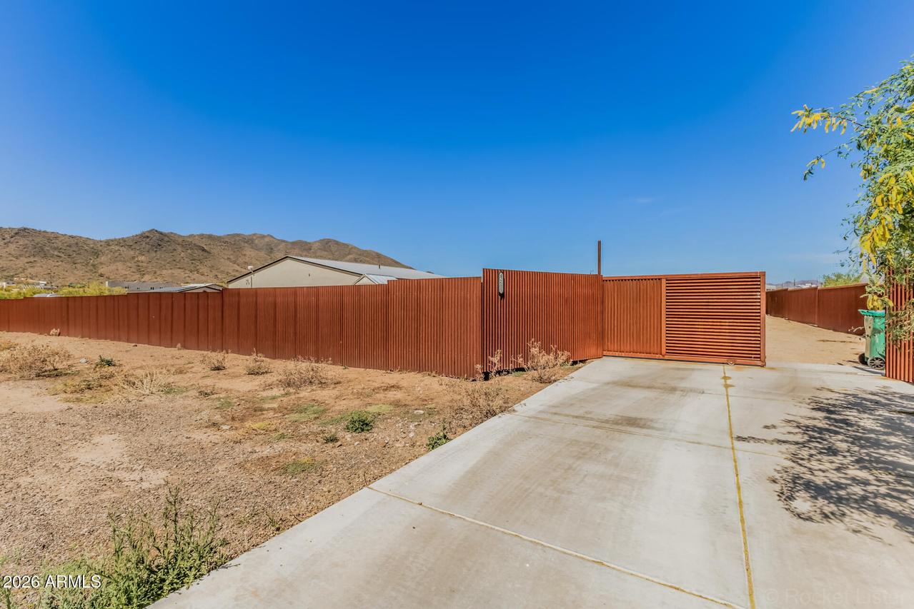 42605 N 6th Ave., New River, AZ 85087