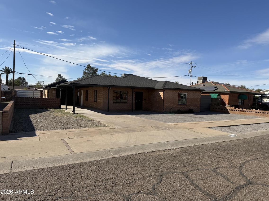 2935 E Portland St., Phoenix, AZ 85008