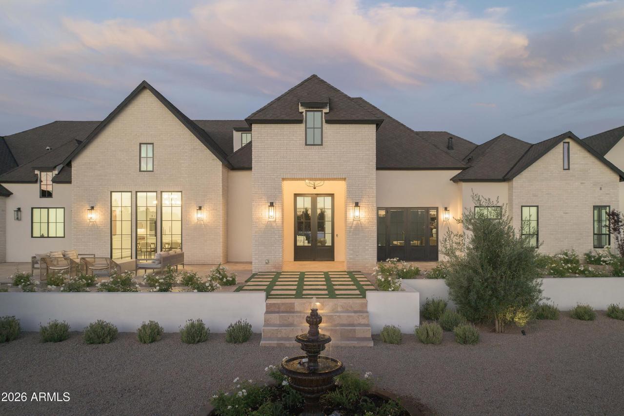 10229 N 64th St., Paradise Valley, AZ 85253