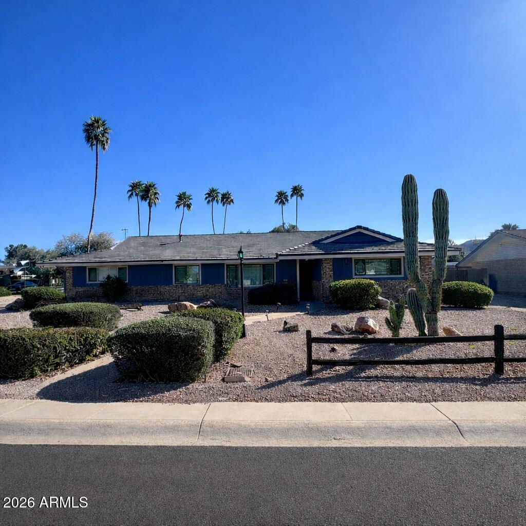 35 E Canterbury Ct., Phoenix, AZ 85022