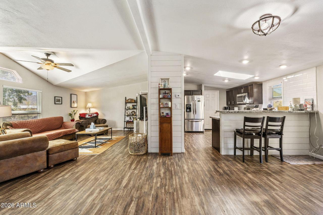 42027 N 3rd St., Phoenix, AZ 85086