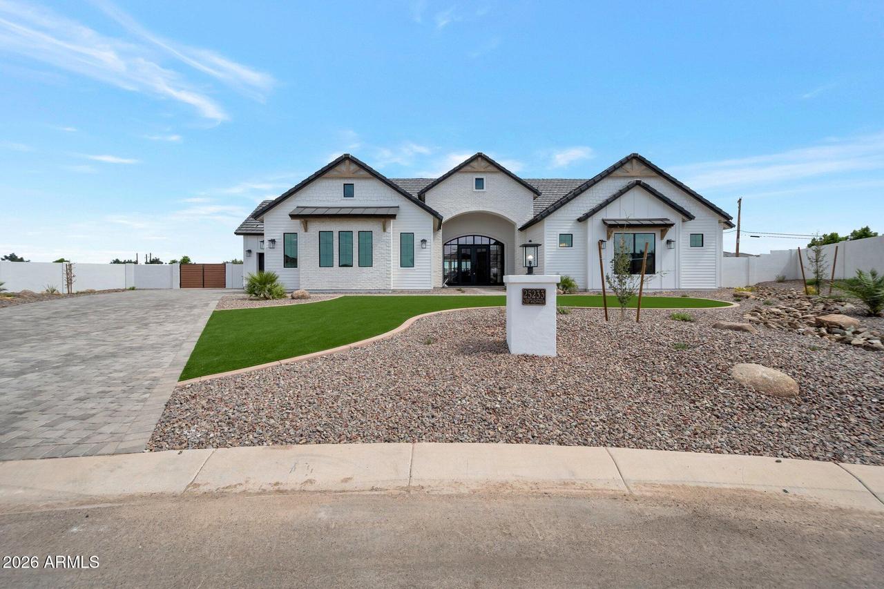 25233 S Pyrenees Ct., Queen Creek, AZ 85142