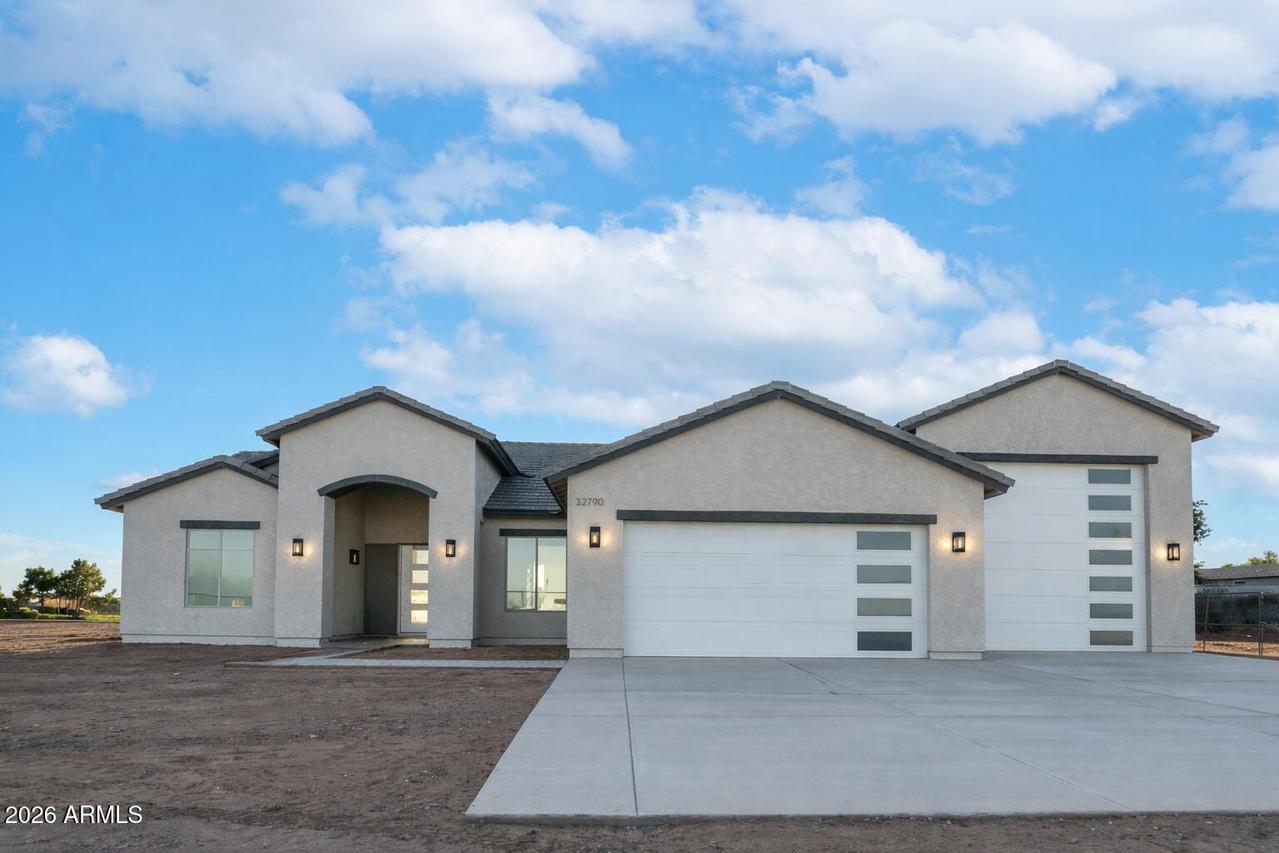 32790 N 213th Dr Dr., Wittmann, AZ 85361