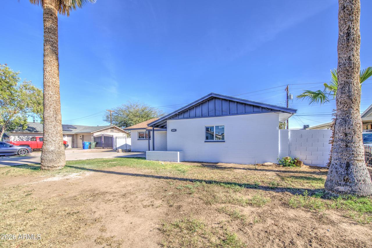6001 W Pinchot Ave., Phoenix, AZ 85033