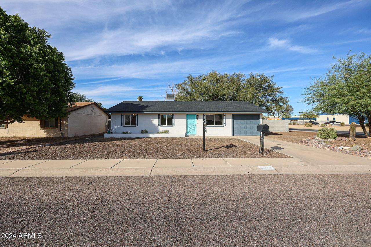 4352 E Grovers Ave., Phoenix, AZ 85032