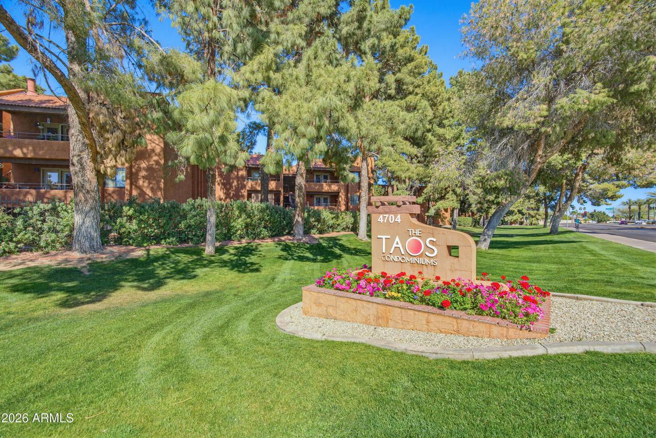 4704 E Paradise Village Pkwy. #303, Phoenix, AZ 85032