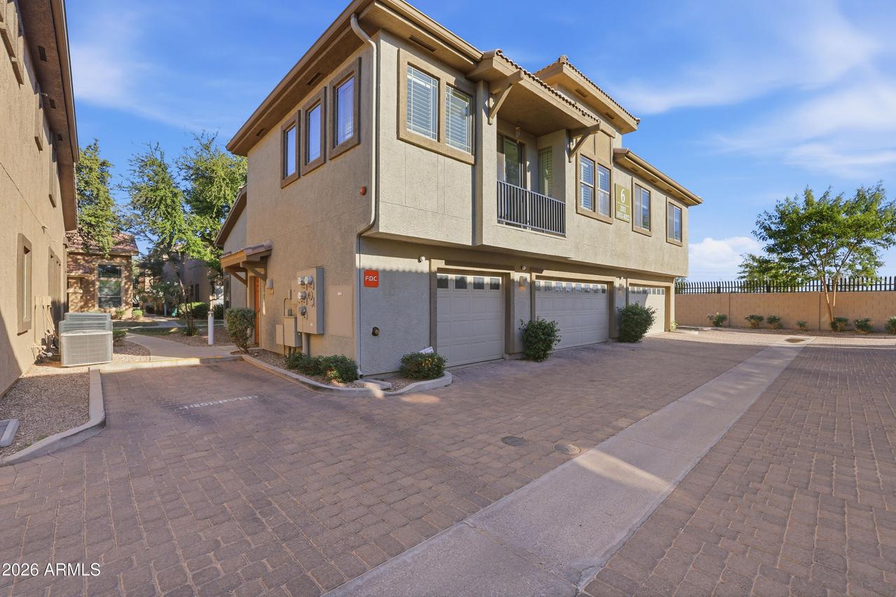 1225 N 36 St. #2011, Phoenix, AZ 85008