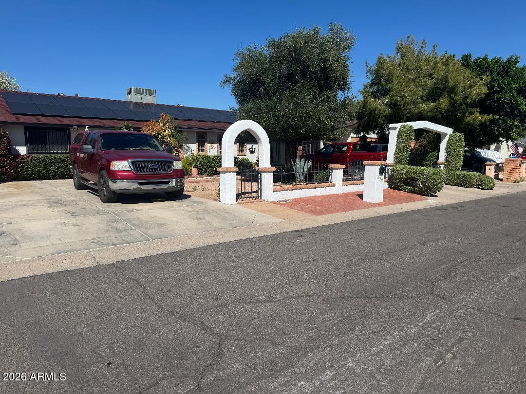 734 E Desert Dr., Phoenix, AZ 85042