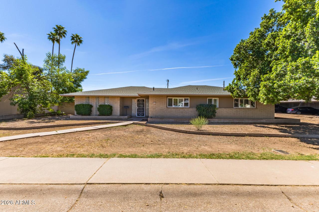 223 E Concorda Dr., Tempe, AZ 85282