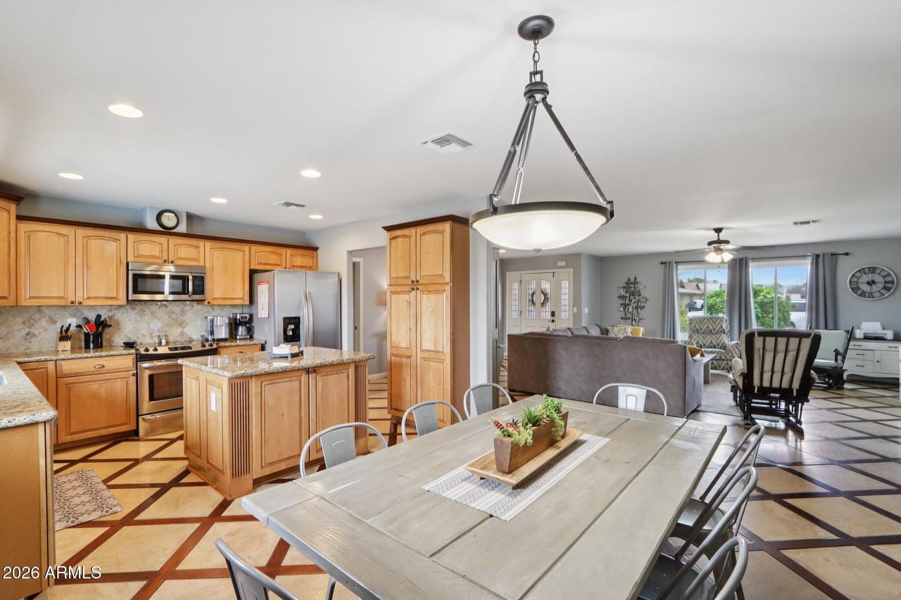 6603 S College Ave., Tempe, AZ 85283