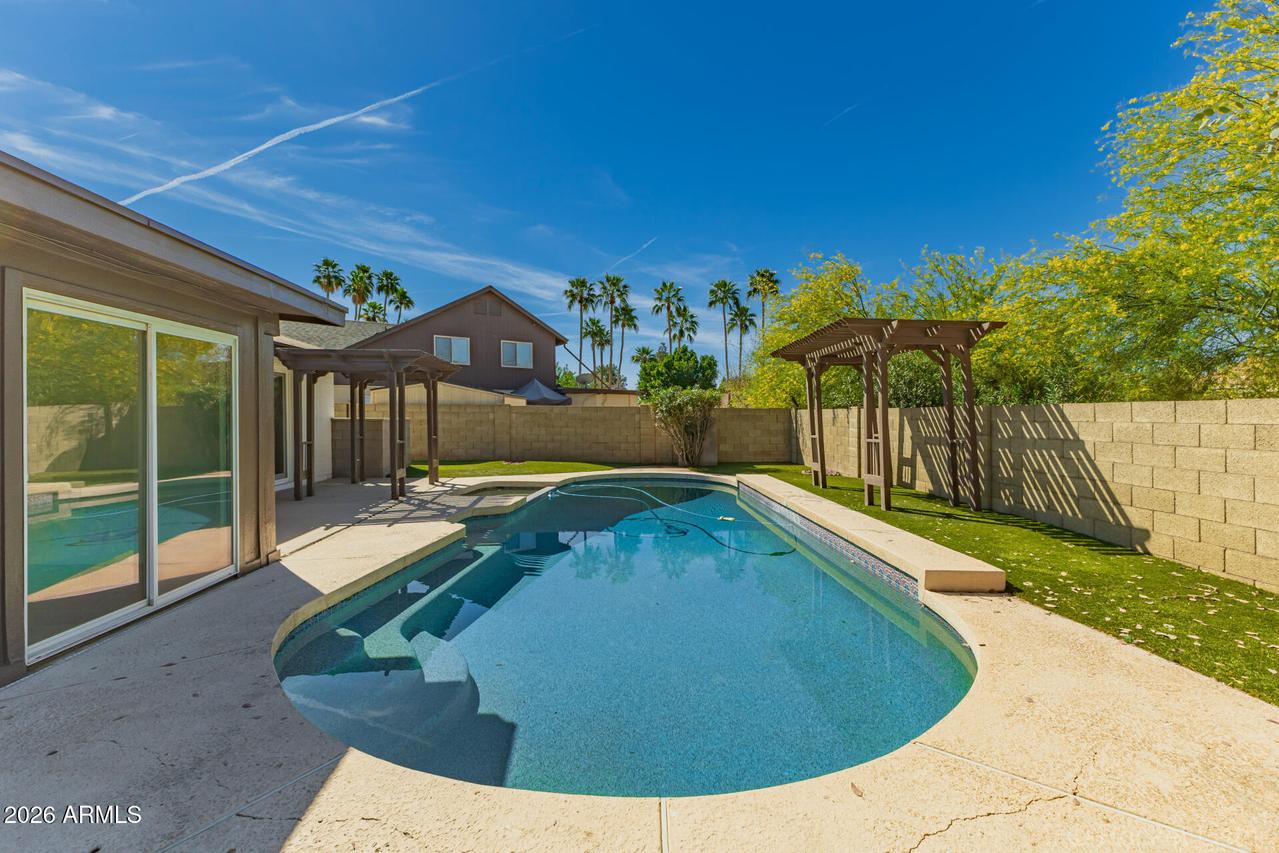 2122 S Ash Cir., Mesa, AZ 85202