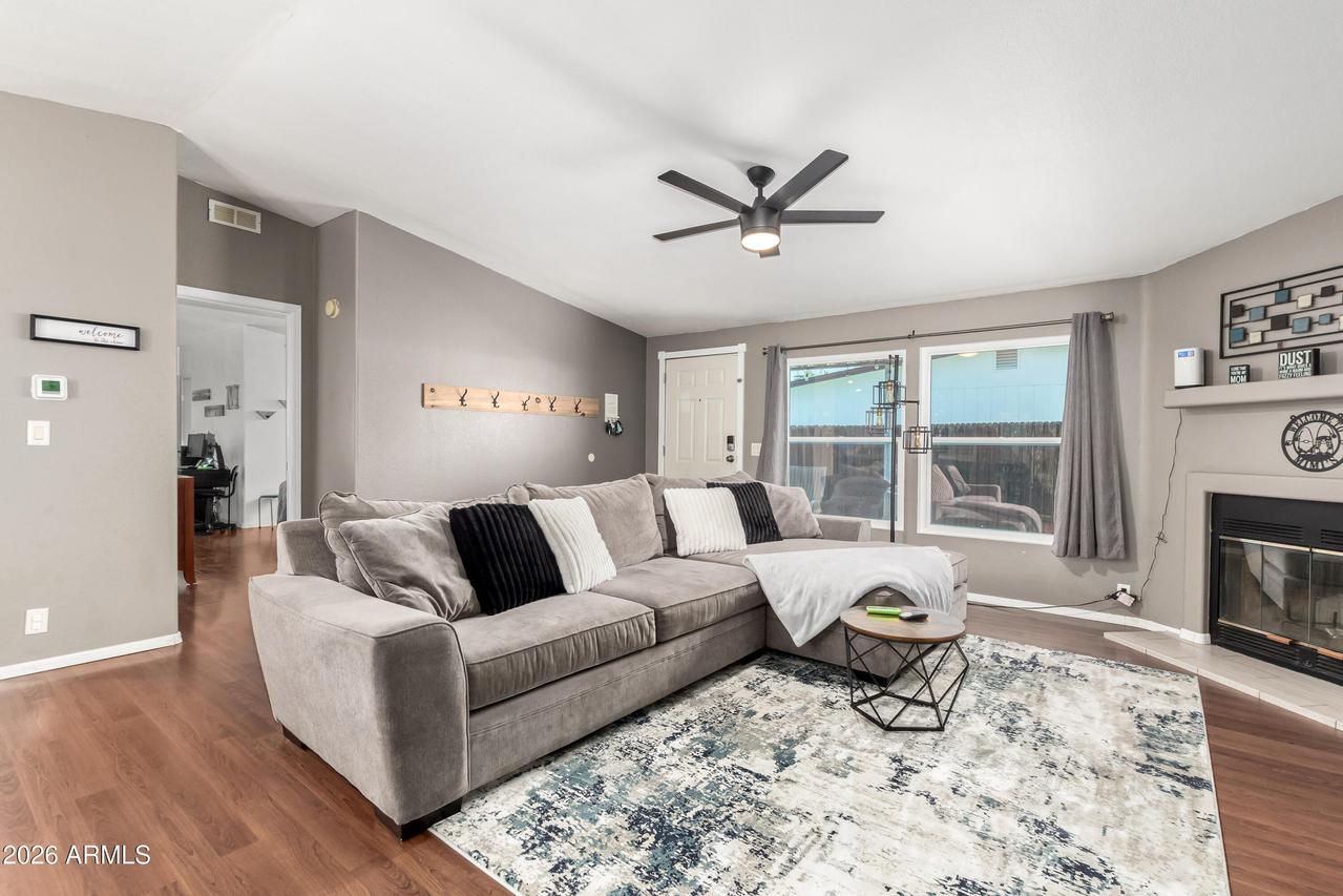 18047 N 1st St., Phoenix, AZ 85022