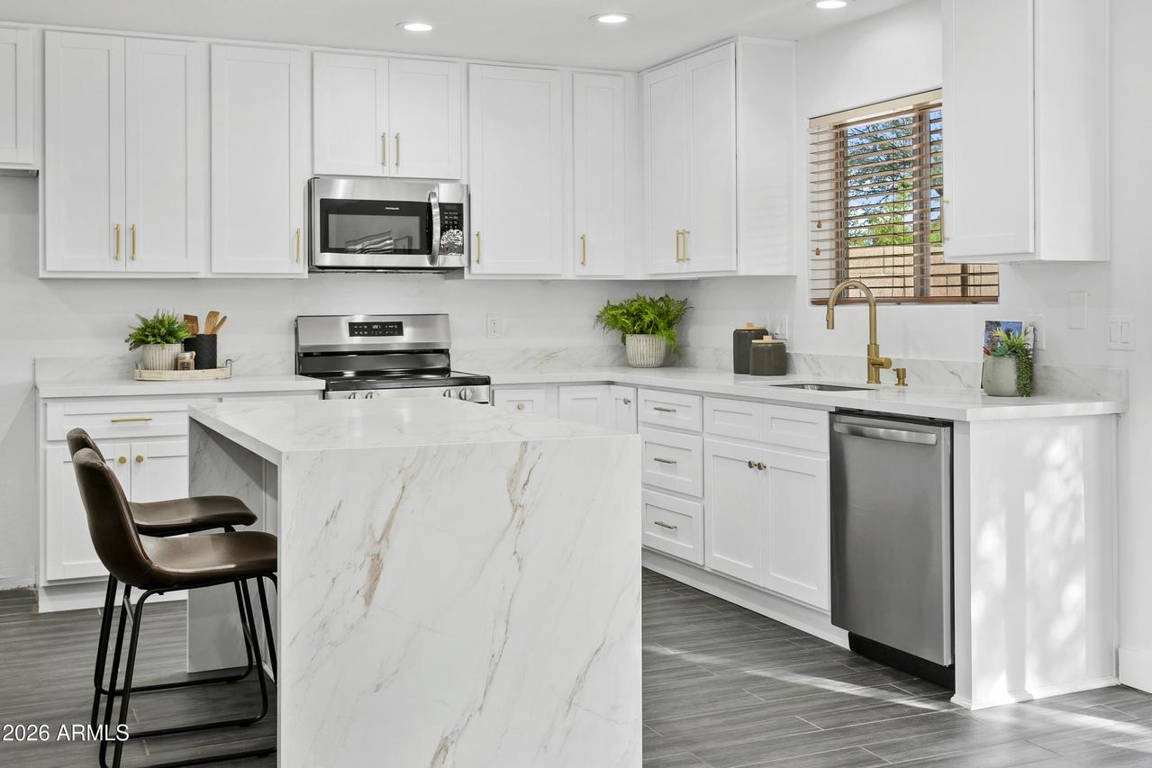 1591 E Bradstock Way, San Tan Valley, AZ 85140