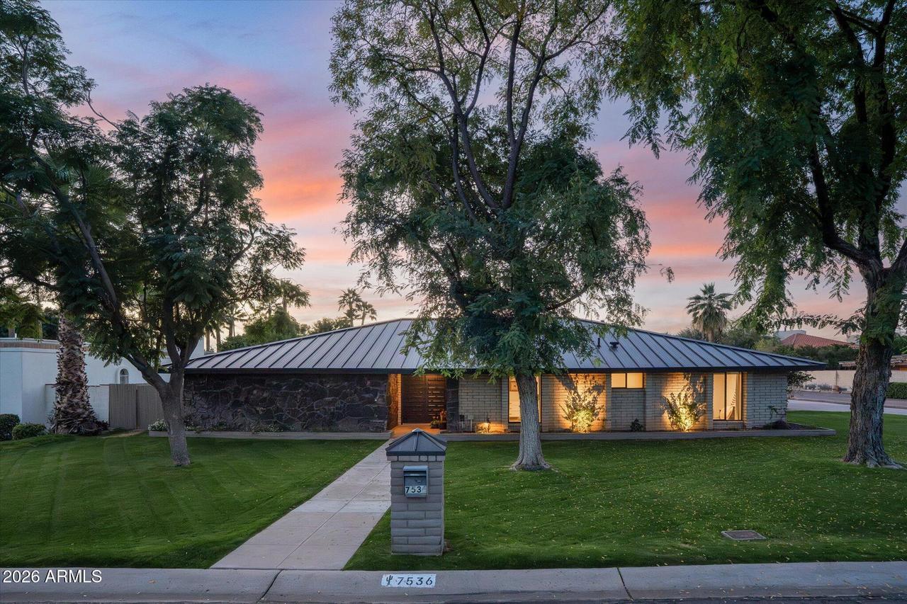 7536 N 10th St., Phoenix, AZ 85020