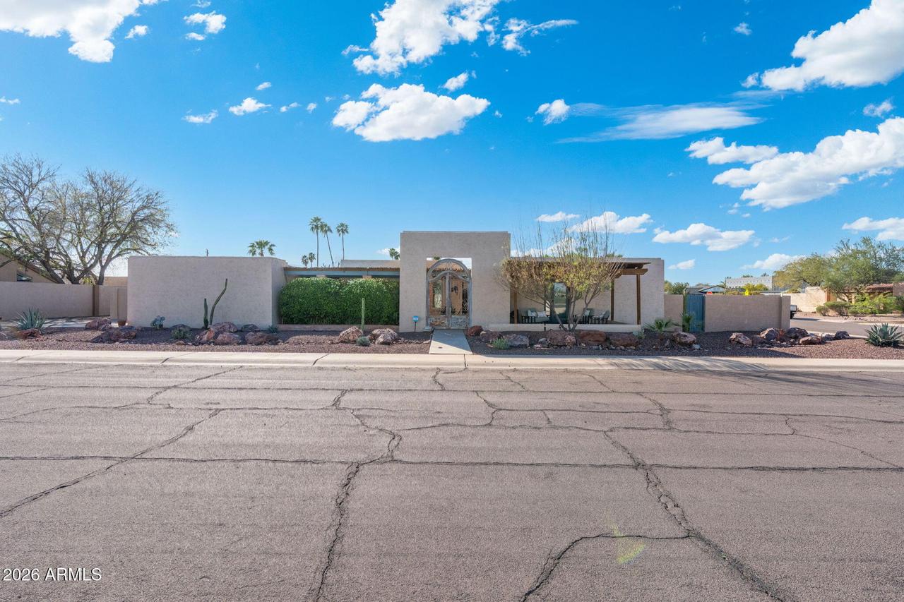 2011 E Loma Vista Dr., Tempe, AZ 85282