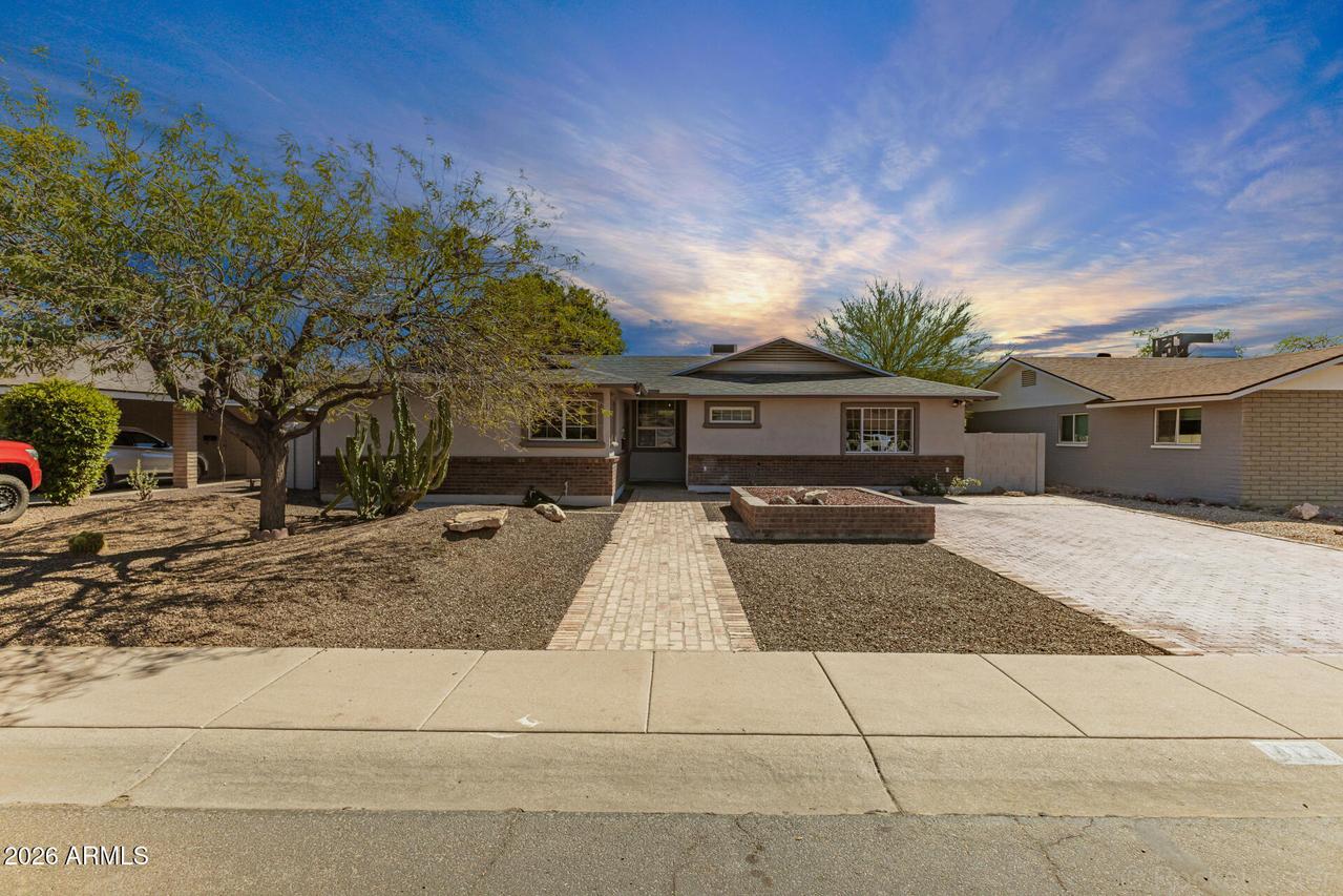 413 E Ellis Dr., Tempe, AZ 85282