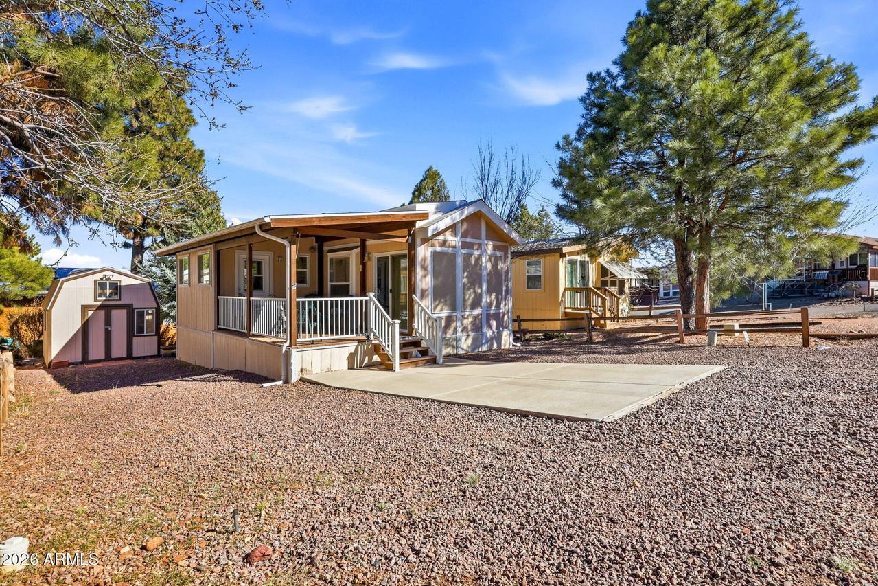 2703 Rustlers Roost Rd., Overgaard, AZ 85933